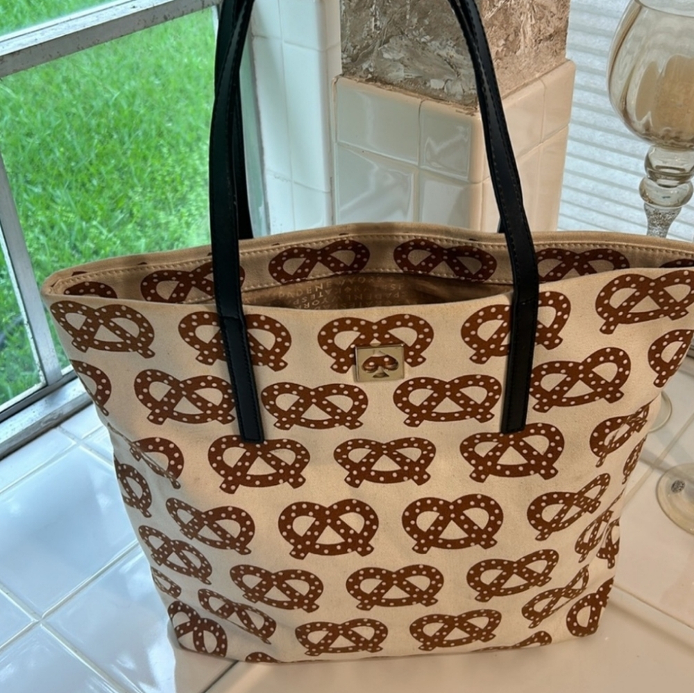 Kate Spade "Far from the Tree" Bon Shopper Tote, NYC Pretzel EUC - Picture 8 of 10